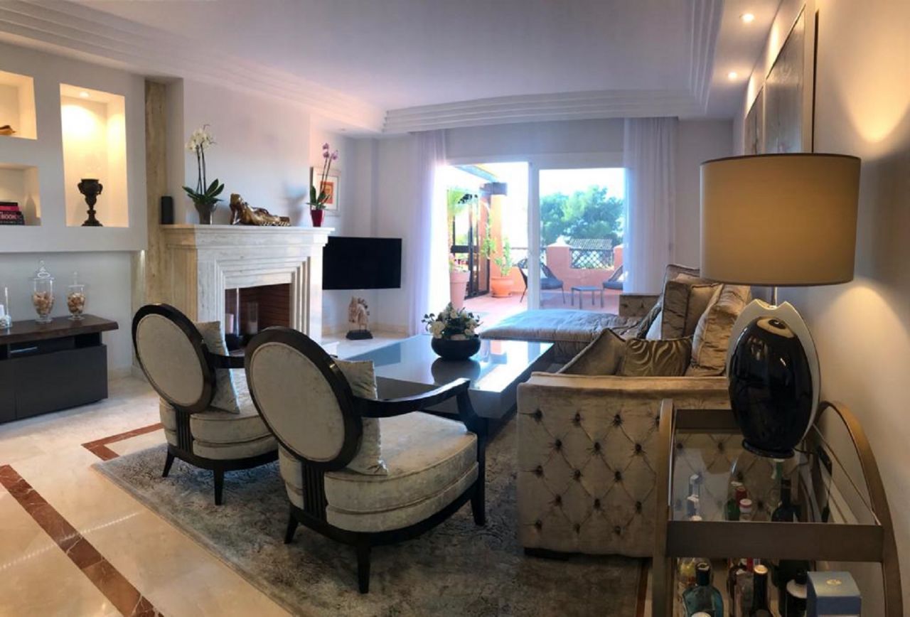 STUNNING LUXURY PENTHOUSE WITH SEA VIEWS