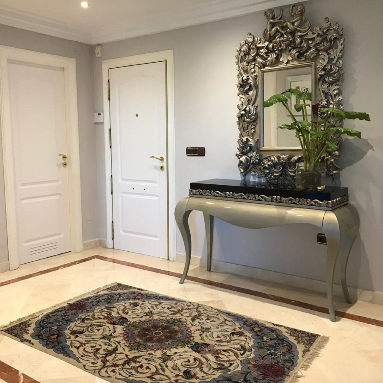 STUNNING LUXURY PENTHOUSE WITH SEA VIEWS