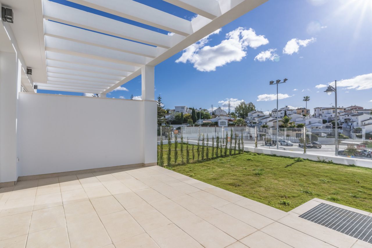 NEW BUILT TOWNHOUSE IN EL ROMERAL