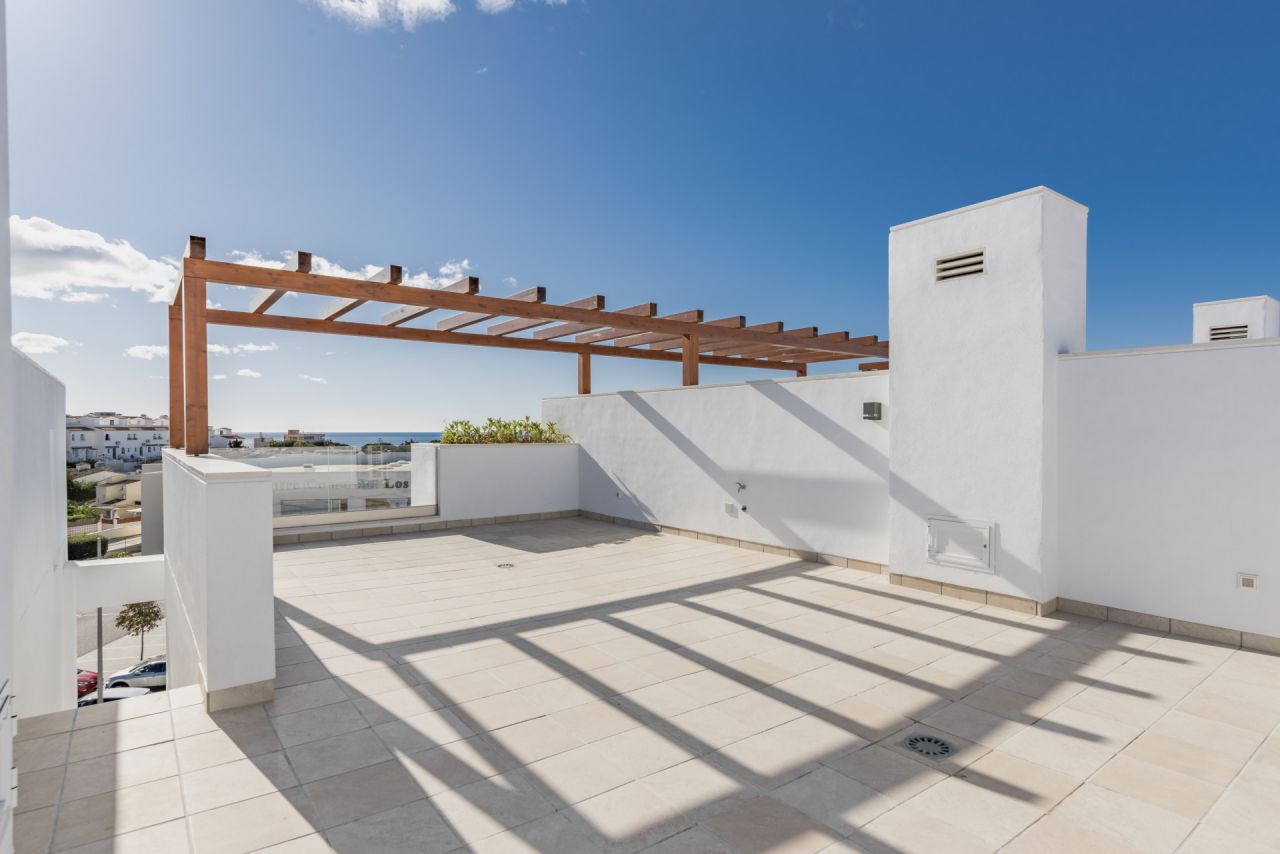 NEW BUILT TOWNHOUSE IN EL ROMERAL