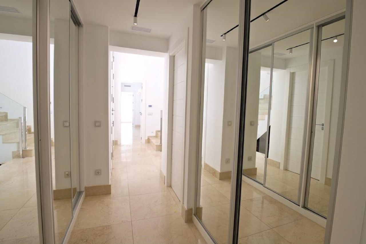 Luxury Villa close to the Golf Course