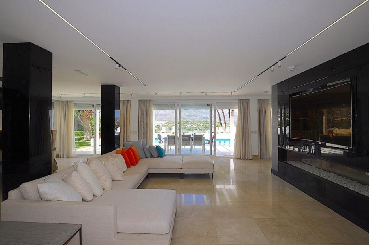 Luxury Villa close to the Golf Course
