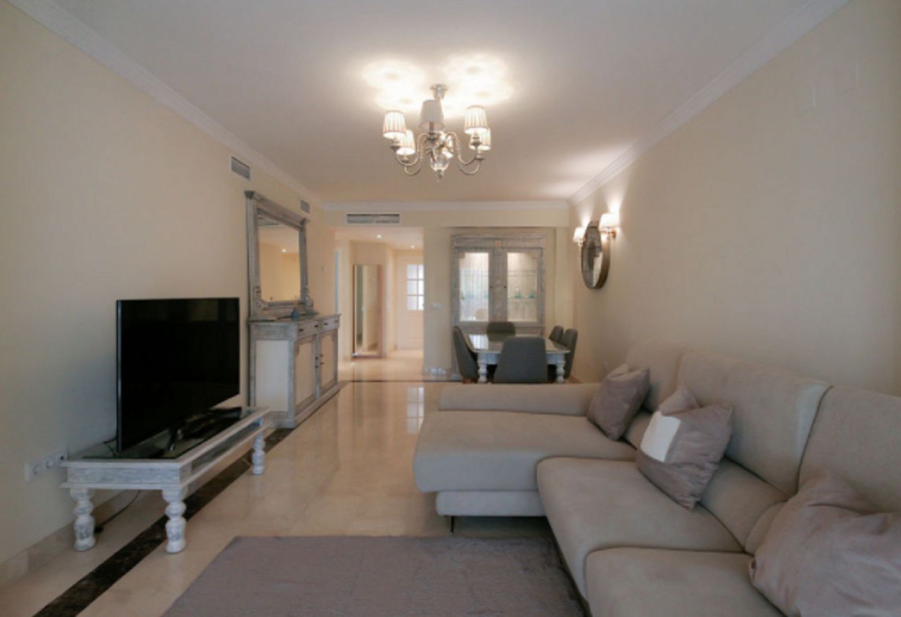 IMPRESSIVE APARTMENT CLOSE TO THE BEACH