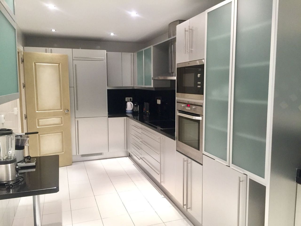 Amazing 1st Line Beach Apartment in Puerto Banus