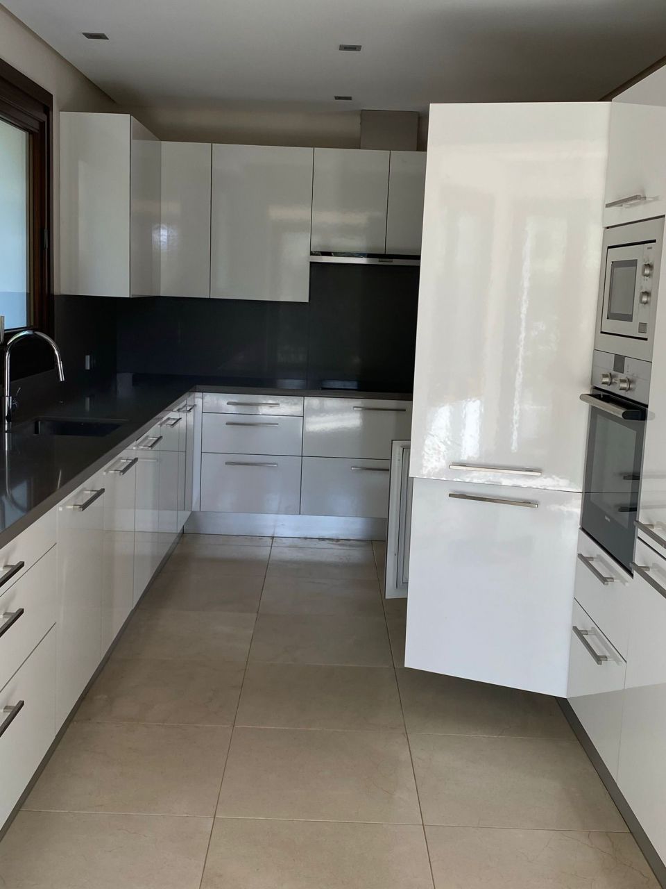 FABULOUS VILLA IN ALTOS DE LOS REALES