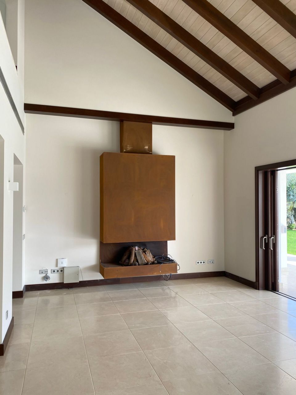 FABULOUS VILLA IN ALTOS DE LOS REALES