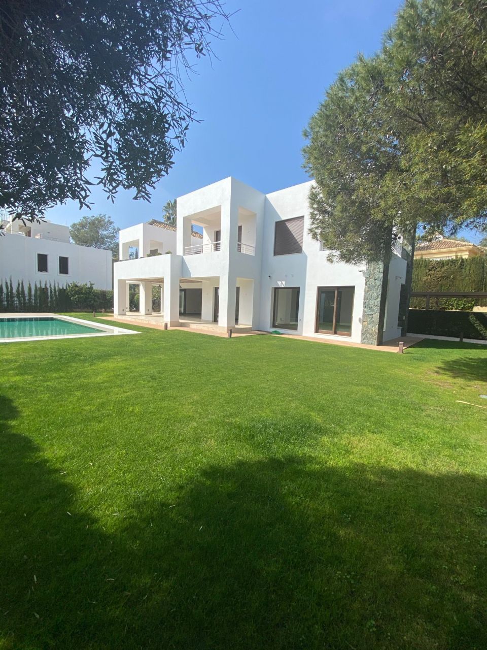 FABULOUS VILLA IN ALTOS DE LOS REALES