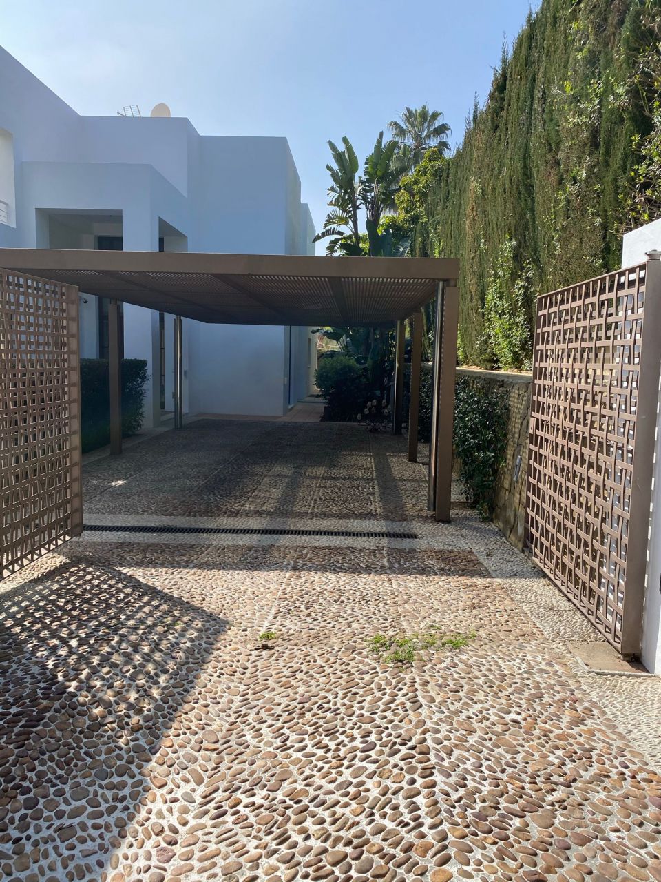 FABULOUS VILLA IN ALTOS DE LOS REALES