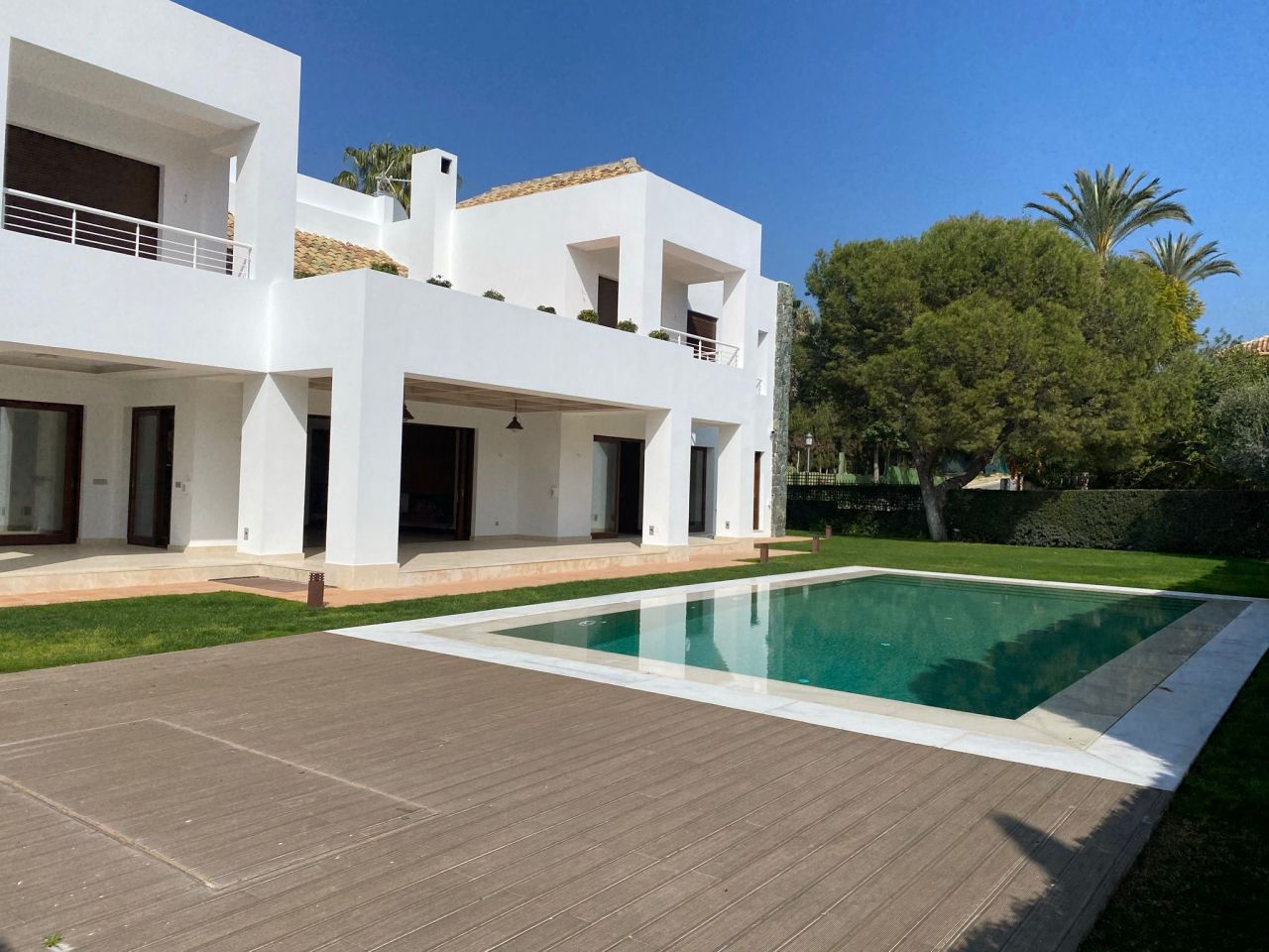 FABULOUS VILLA IN ALTOS DE LOS REALES