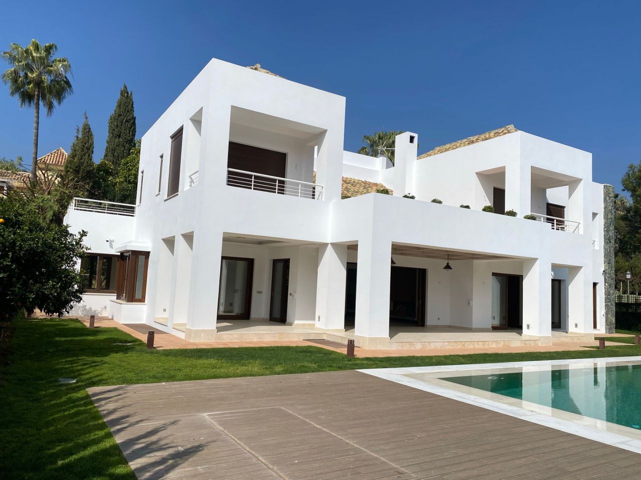 FABULOUS VILLA IN ALTOS DE LOS REALES