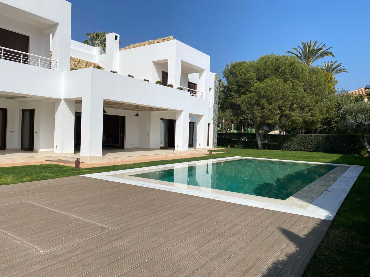 FABULOUS VILLA IN ALTOS DE LOS REALES