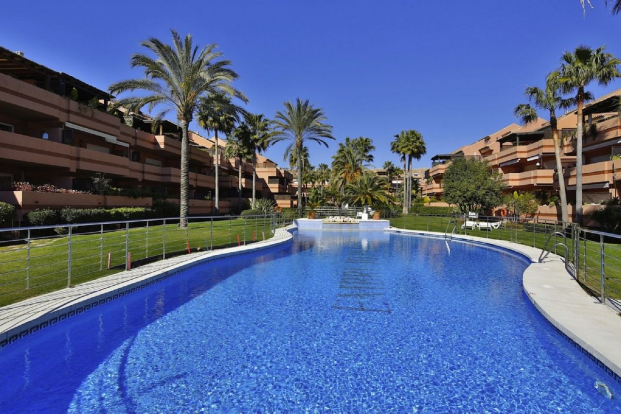 LUXURY APARTMENT NEAR PUERTO BANUS