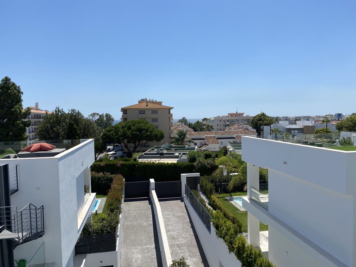 CONTEMPORARY STYLE VILLA IN PUERTO BANUS