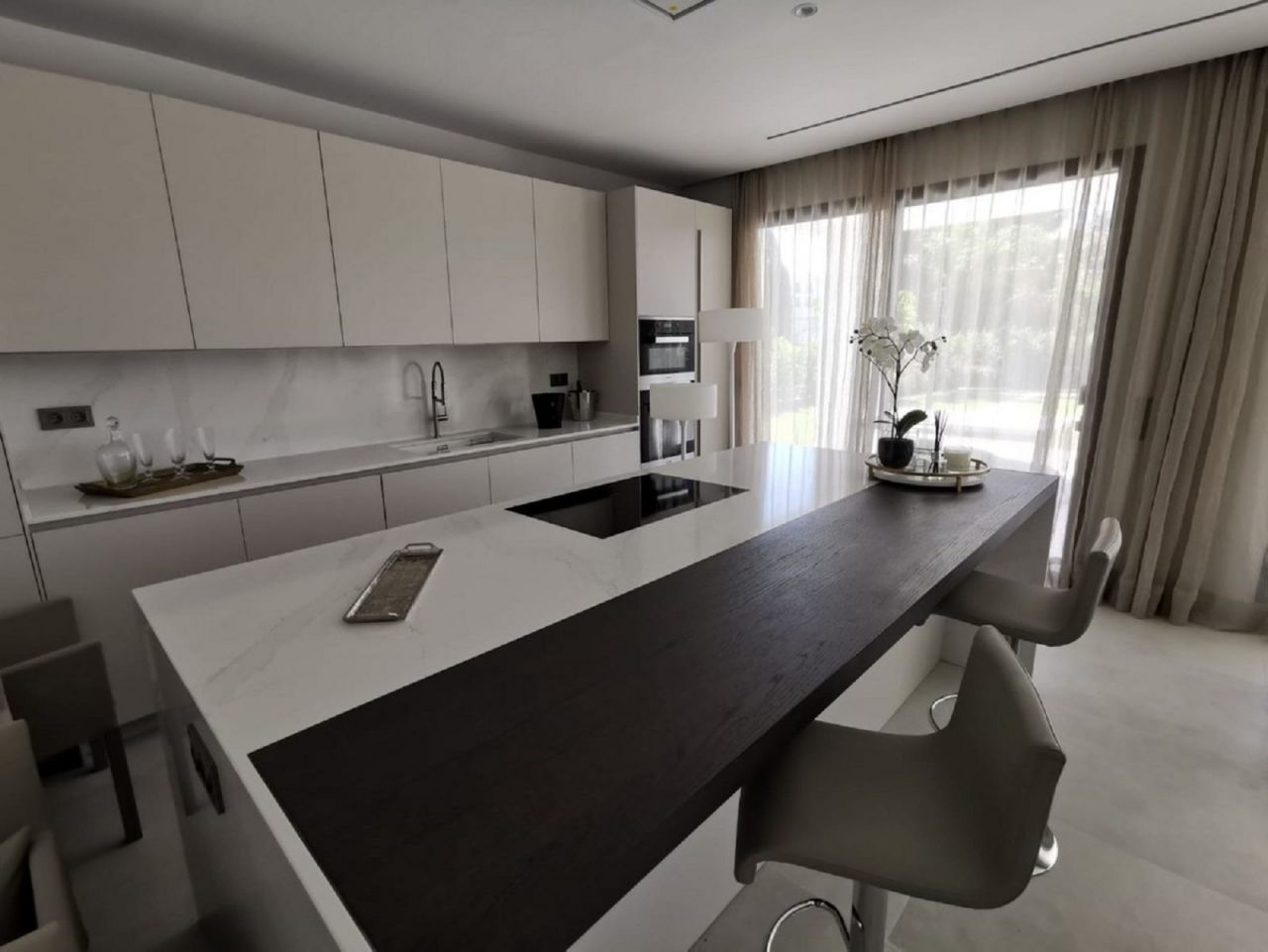 CONTEMPORARY STYLE VILLA IN PUERTO BANUS