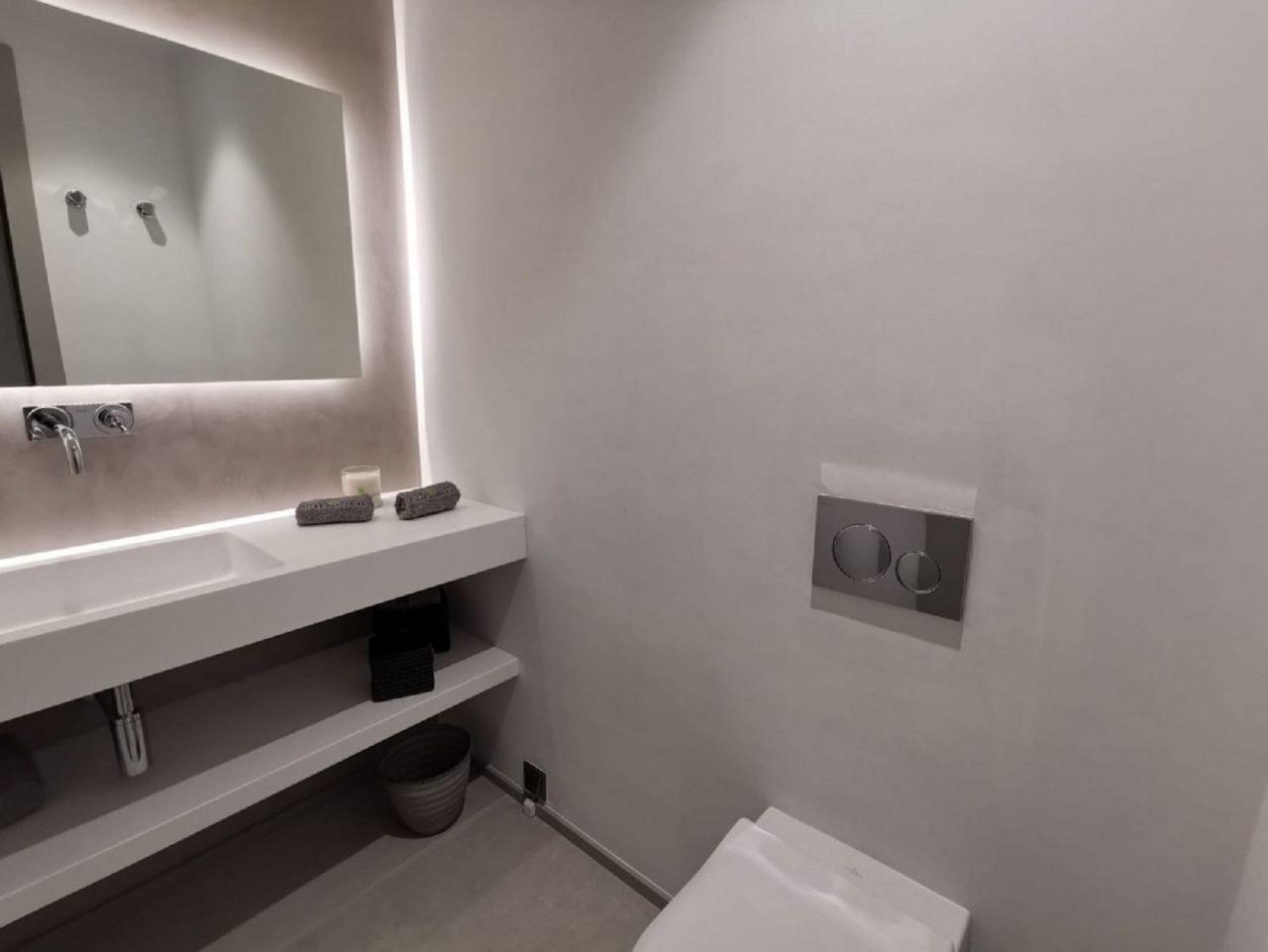 CONTEMPORARY STYLE VILLA IN PUERTO BANUS