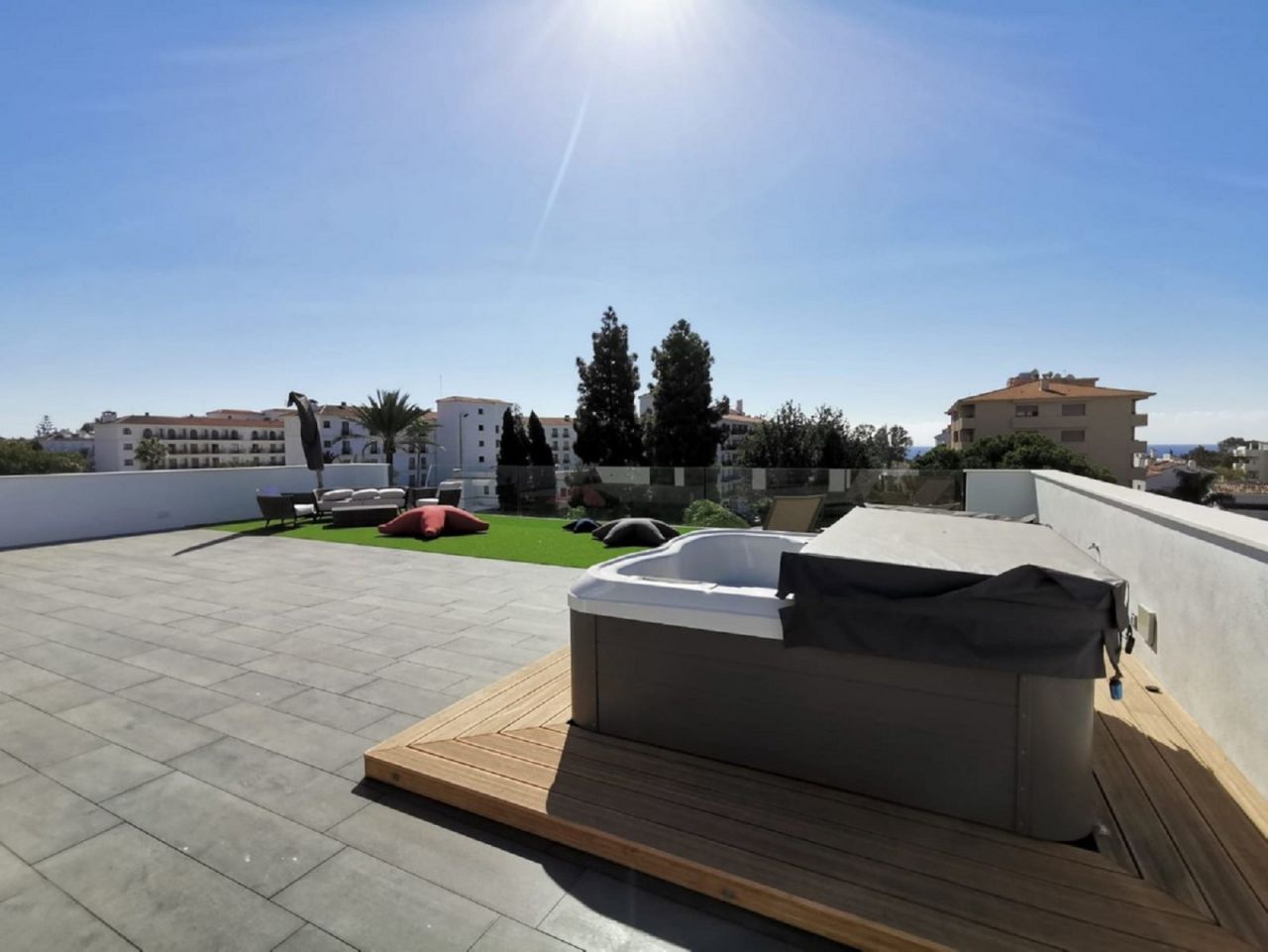 CONTEMPORARY STYLE VILLA IN PUERTO BANUS