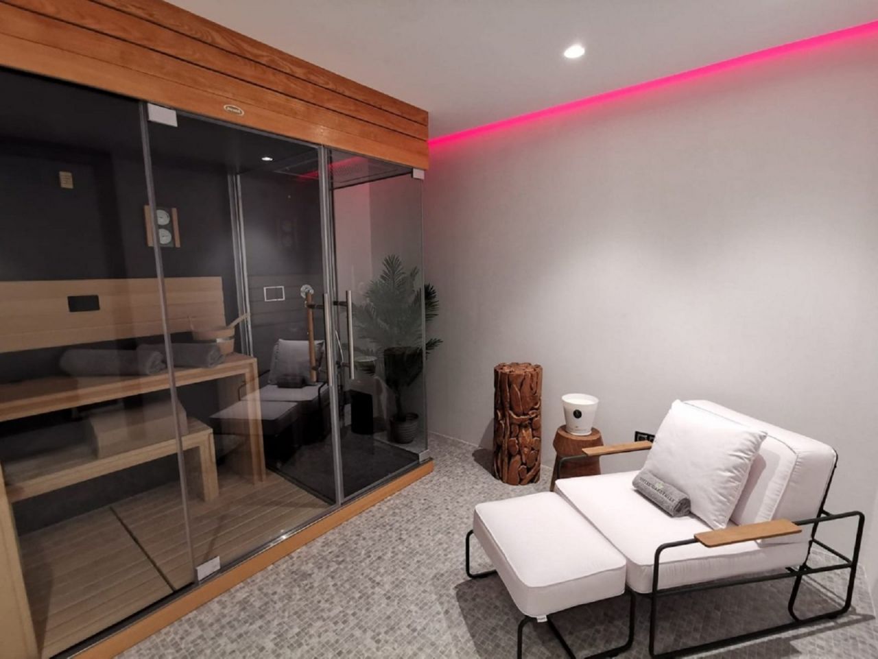 CONTEMPORARY STYLE VILLA IN PUERTO BANUS