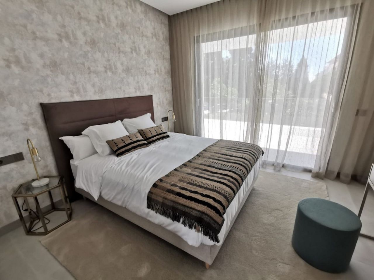 CONTEMPORARY STYLE VILLA IN PUERTO BANUS