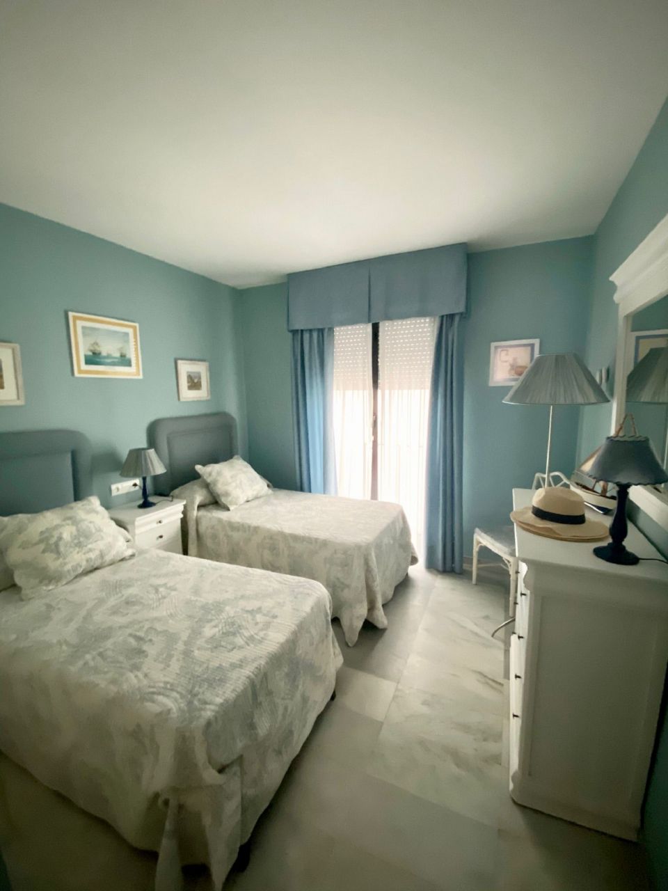 APARTMENT NEXT TO THE BEACH IN PUERTO BANUS