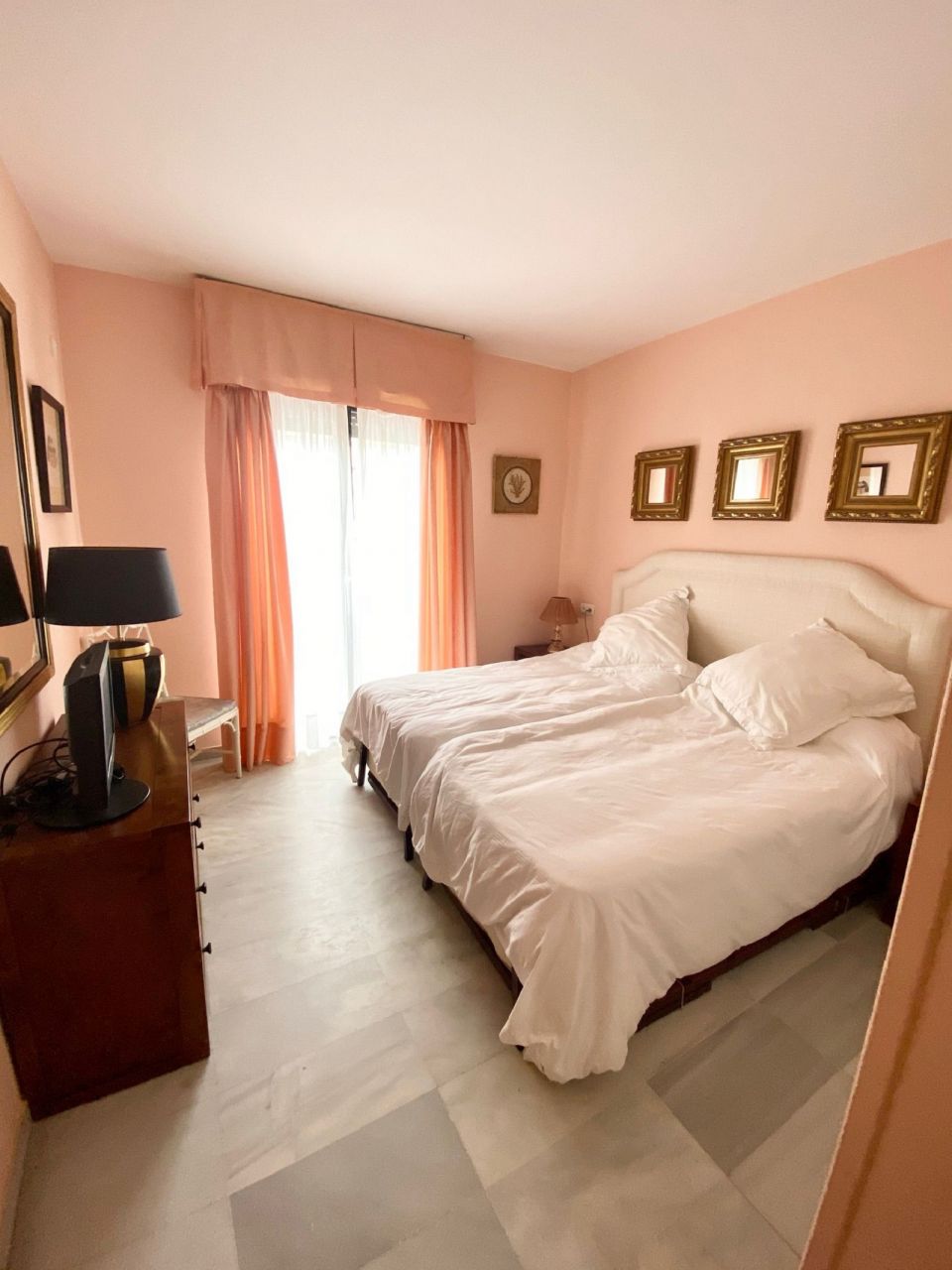 APARTMENT NEXT TO THE BEACH IN PUERTO BANUS