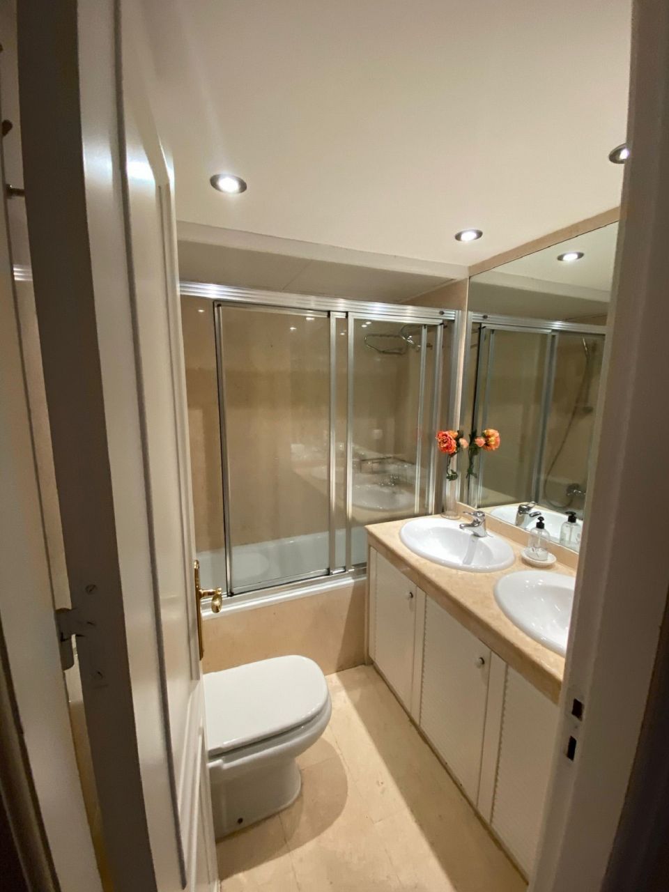 APARTMENT NEXT TO THE BEACH IN PUERTO BANUS