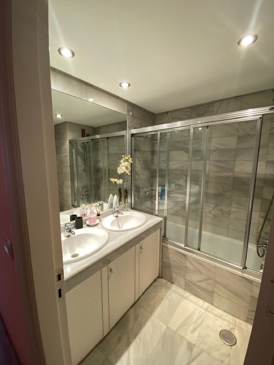 APARTMENT NEXT TO THE BEACH IN PUERTO BANUS