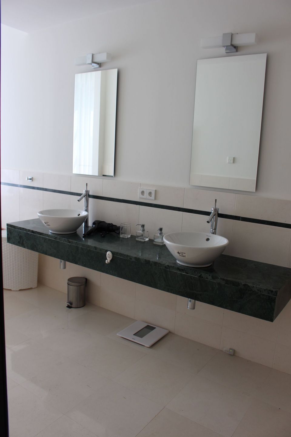 CONTEMPORARY STYLE HOUSE IN SIERRA BLANCA