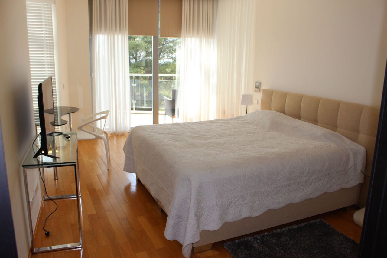 CONTEMPORARY STYLE HOUSE IN SIERRA BLANCA