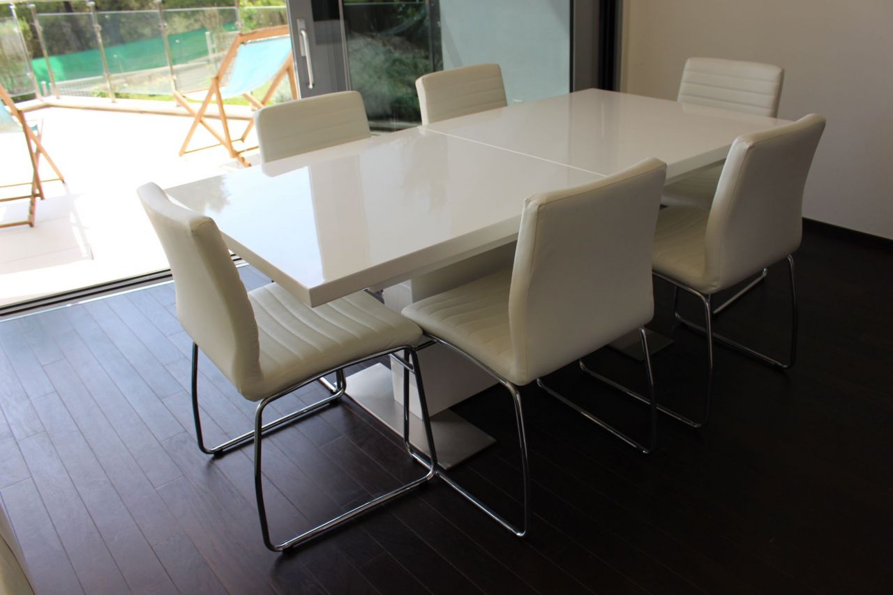 CONTEMPORARY STYLE HOUSE IN SIERRA BLANCA