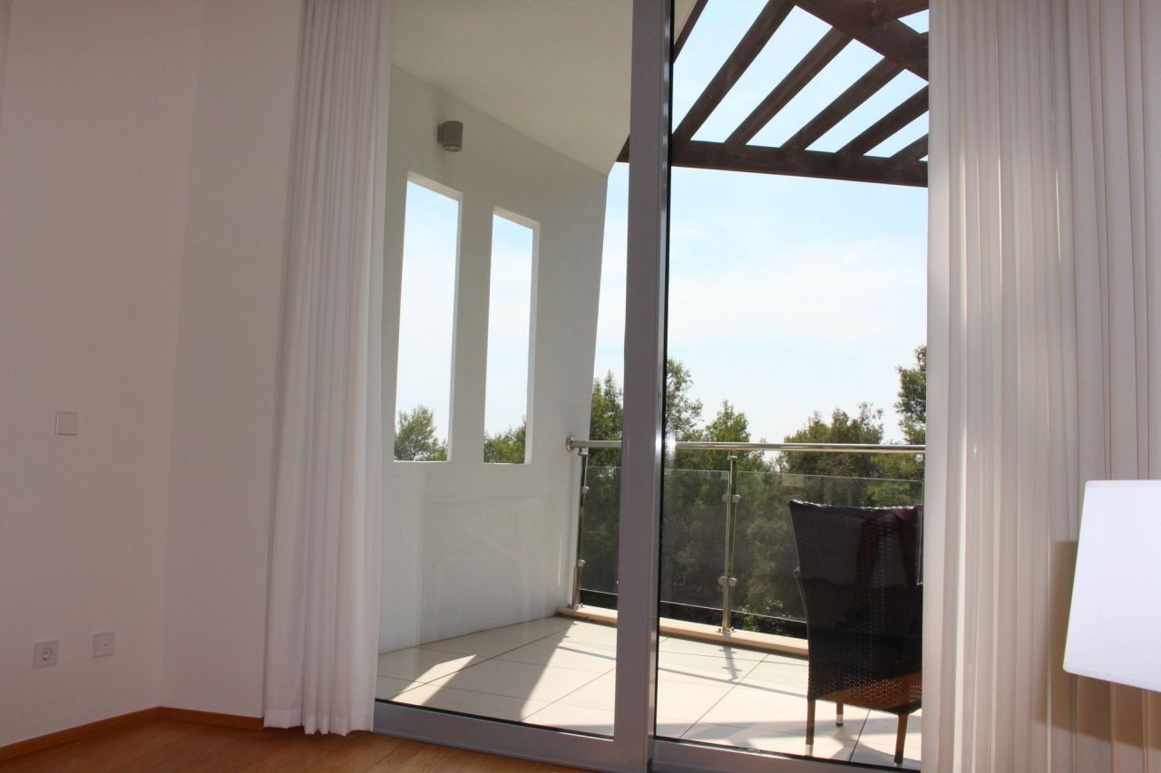 CONTEMPORARY STYLE HOUSE IN SIERRA BLANCA