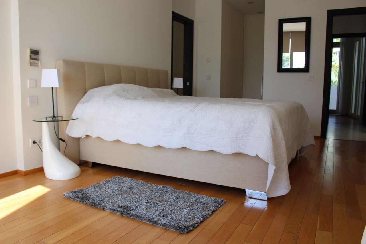 CONTEMPORARY STYLE HOUSE IN SIERRA BLANCA