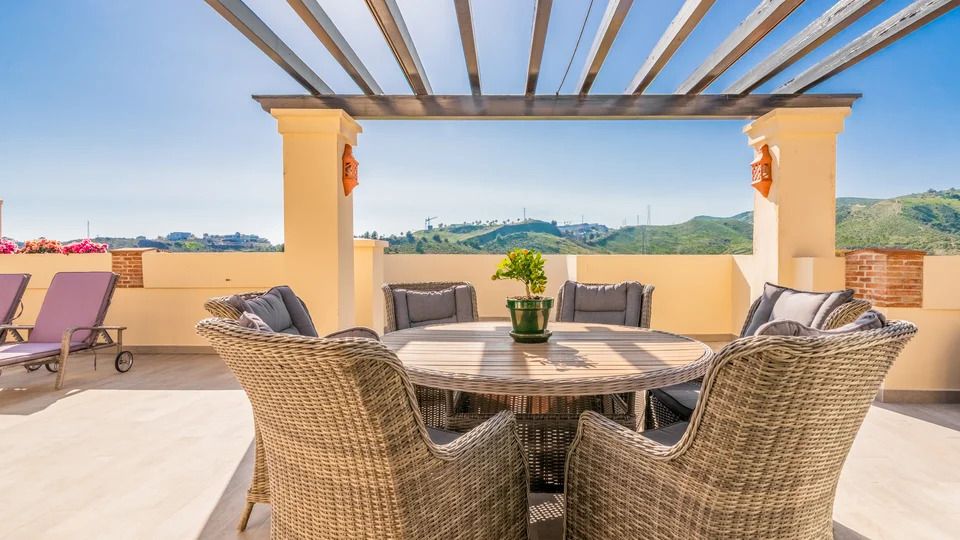 FANTASTIC PENTHOUSE WITH PANORAMIC SEA VIEWS