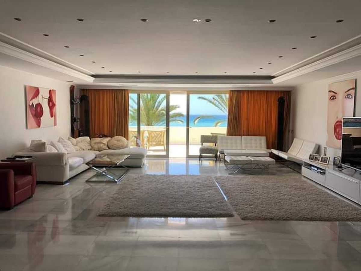 GREAT APARMENT WITH FRONTAL SEA VIEWS IN PUERTO BANUS