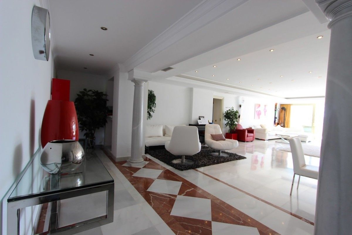 GREAT APARMENT WITH FRONTAL SEA VIEWS IN PUERTO BANUS