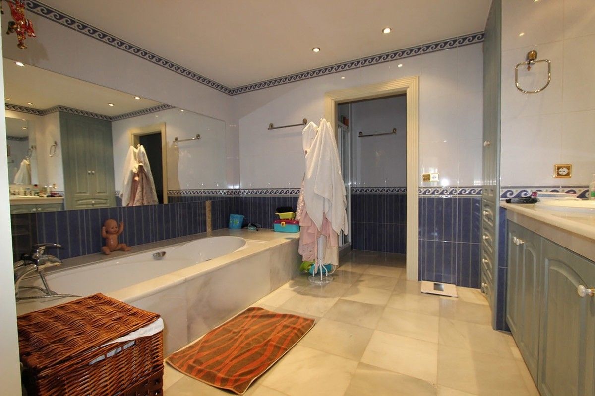 GREAT APARMENT WITH FRONTAL SEA VIEWS IN PUERTO BANUS