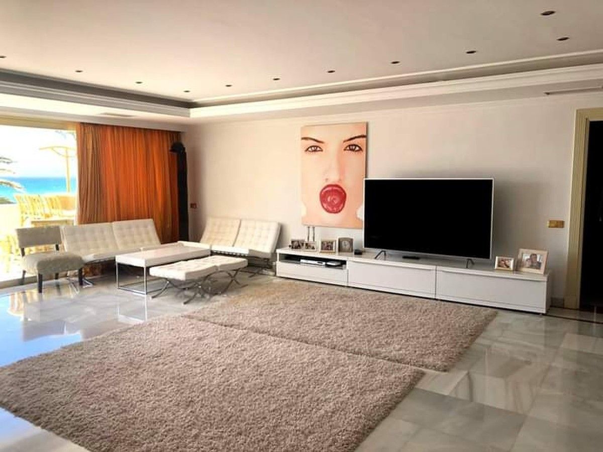 GREAT APARMENT WITH FRONTAL SEA VIEWS IN PUERTO BANUS