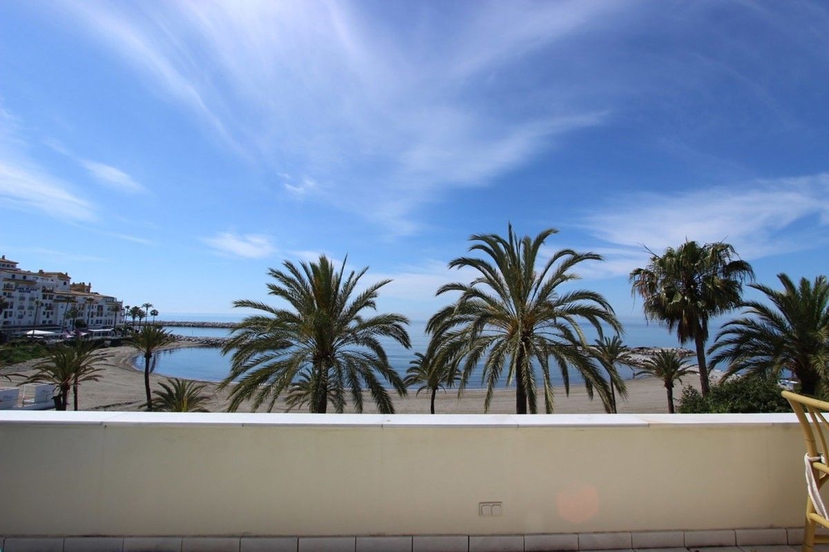 GREAT APARMENT WITH FRONTAL SEA VIEWS IN PUERTO BANUS