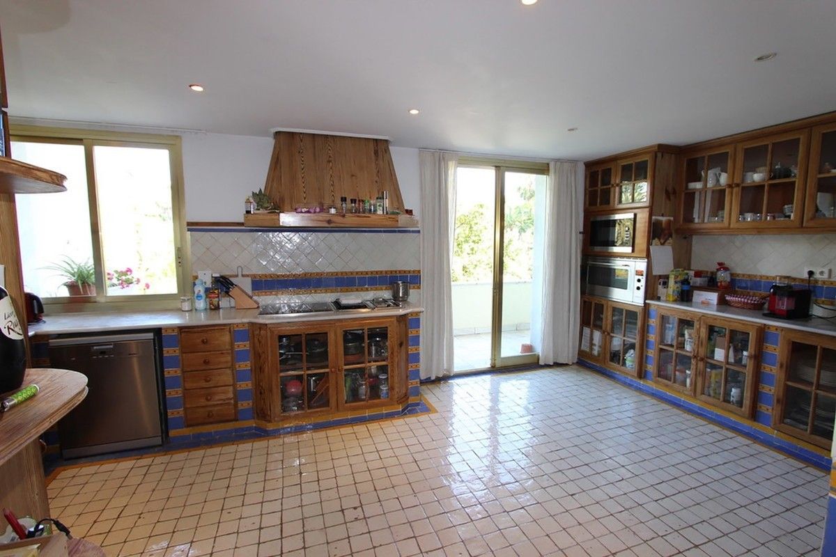 GREAT APARMENT WITH FRONTAL SEA VIEWS IN PUERTO BANUS