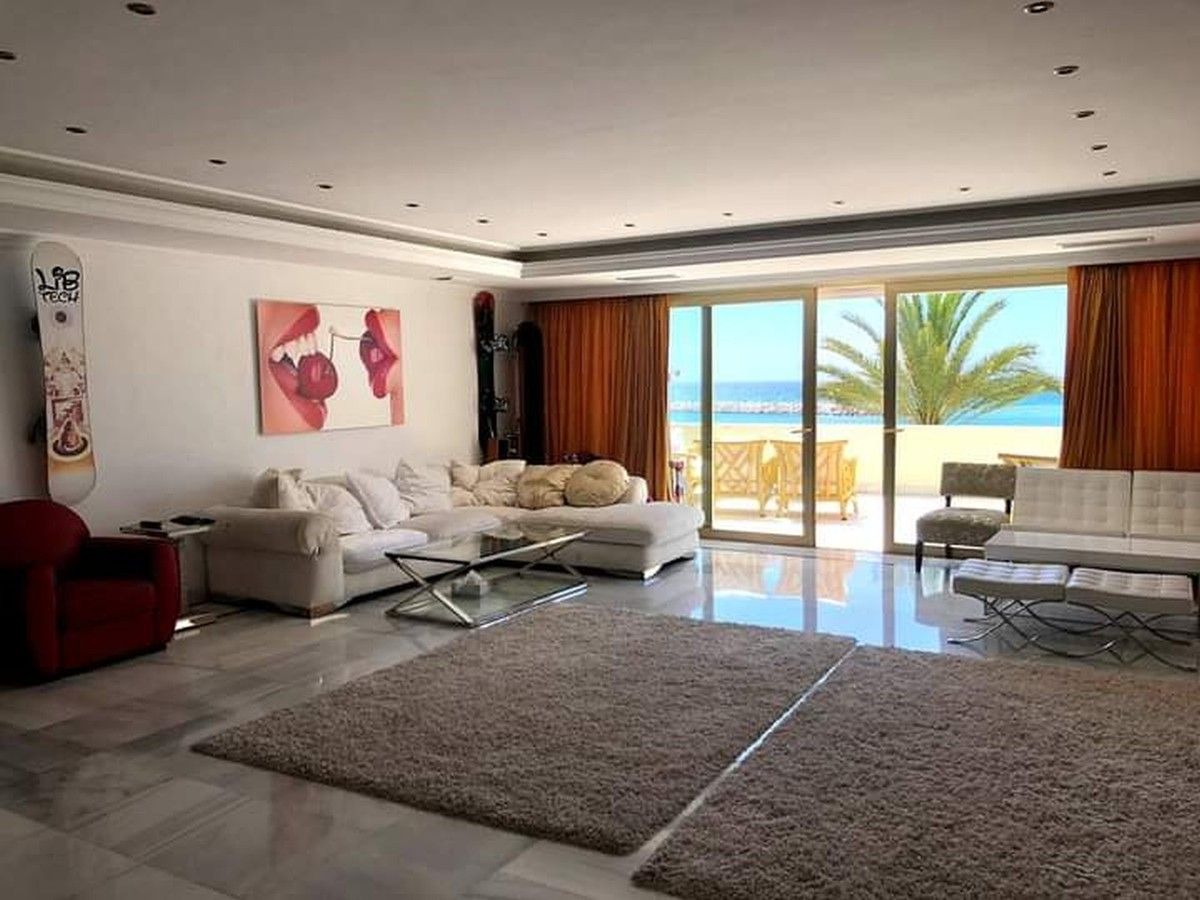GREAT APARMENT WITH FRONTAL SEA VIEWS IN PUERTO BANUS
