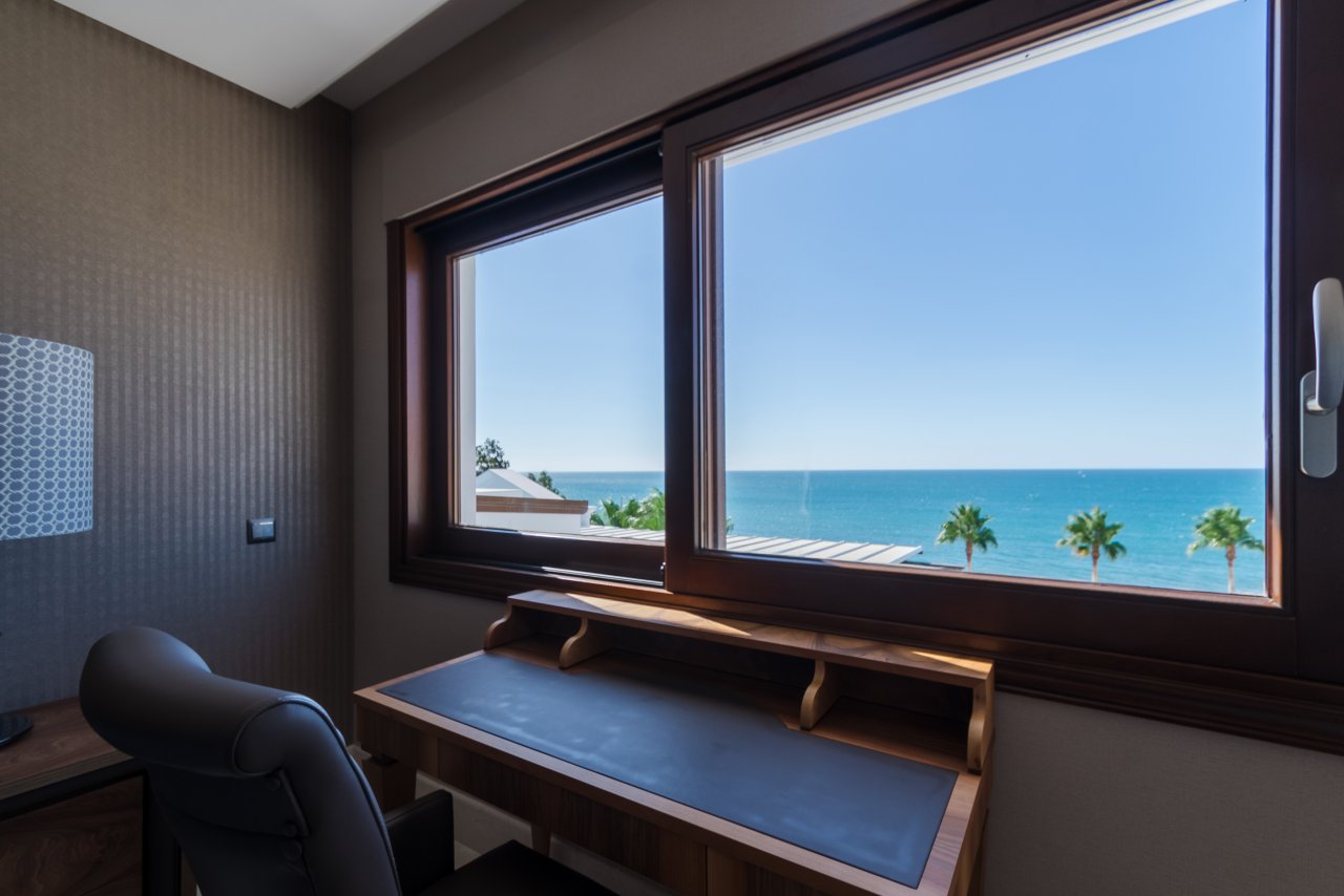 FIRSTLINE BEACH DUPLEX PENTHOUSE