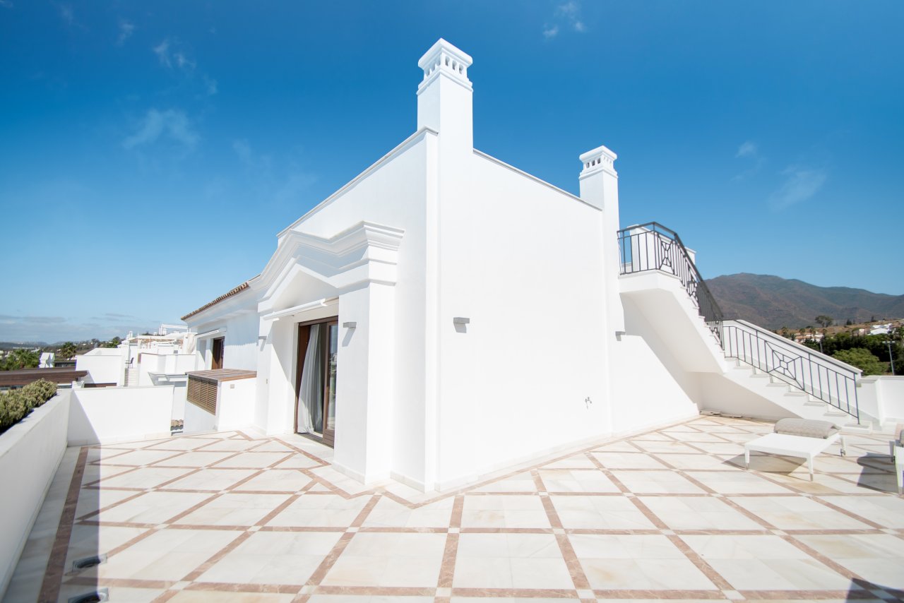 FIRSTLINE BEACH DUPLEX PENTHOUSE