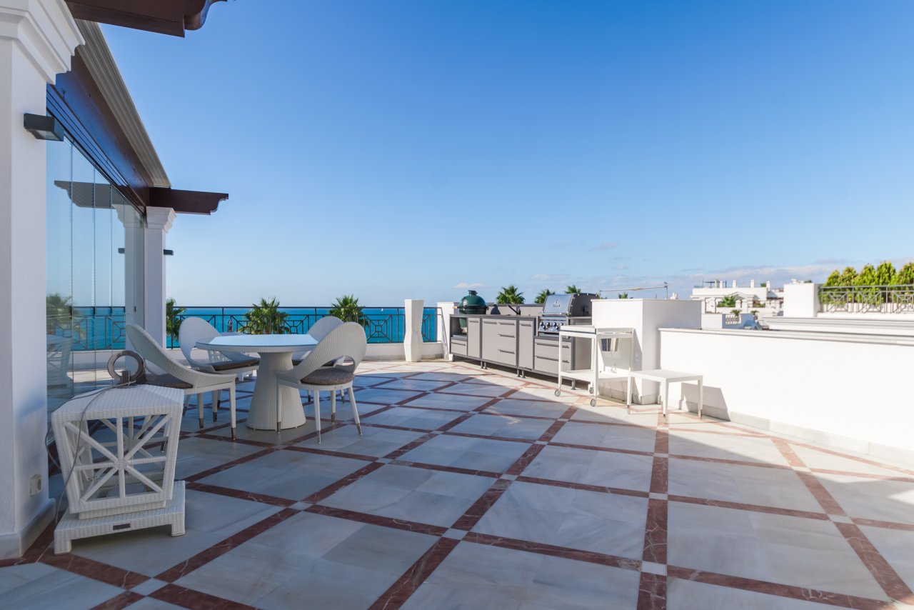 FIRSTLINE BEACH DUPLEX PENTHOUSE