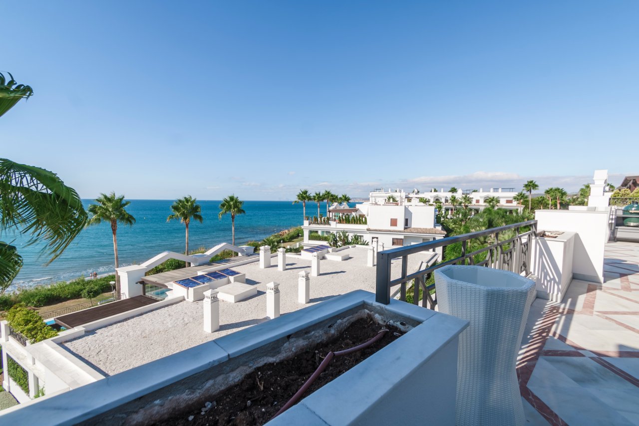 FIRSTLINE BEACH DUPLEX PENTHOUSE