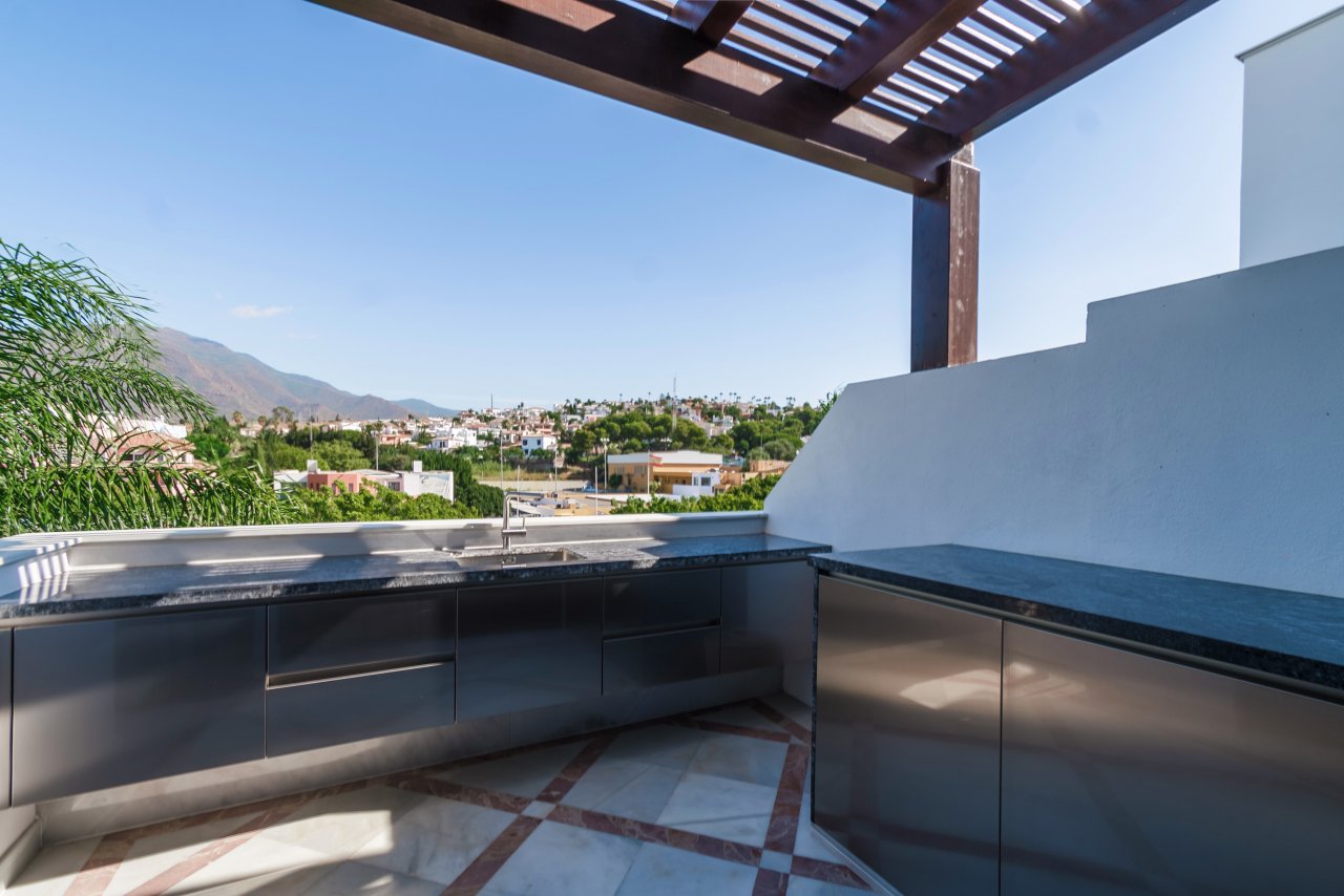 FIRSTLINE BEACH DUPLEX PENTHOUSE