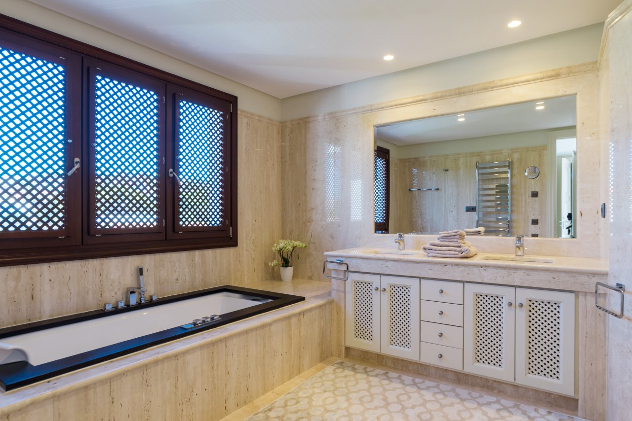 FIRSTLINE BEACH DUPLEX PENTHOUSE