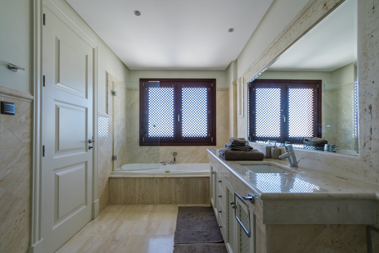 FIRSTLINE BEACH DUPLEX PENTHOUSE