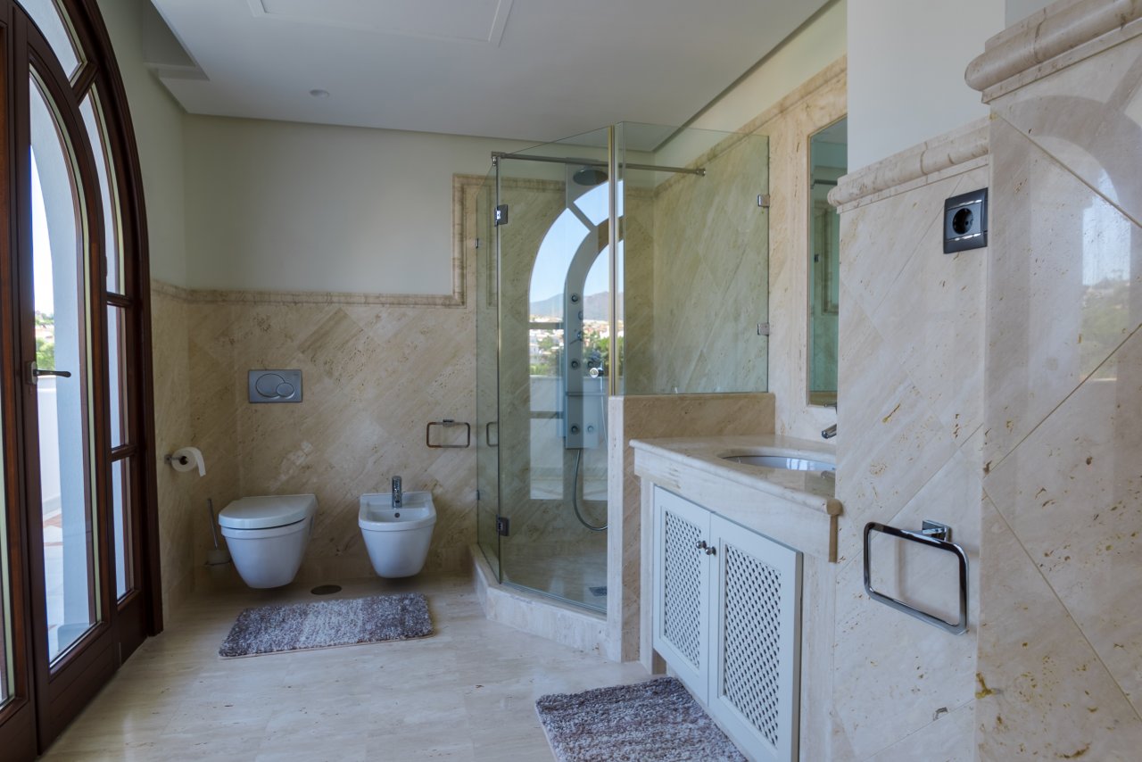 FIRSTLINE BEACH DUPLEX PENTHOUSE