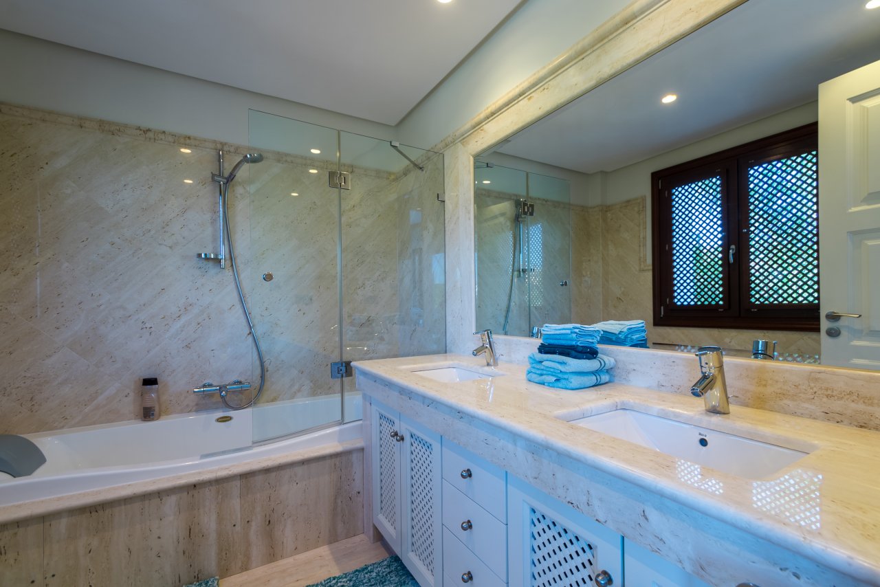 FIRSTLINE BEACH DUPLEX PENTHOUSE