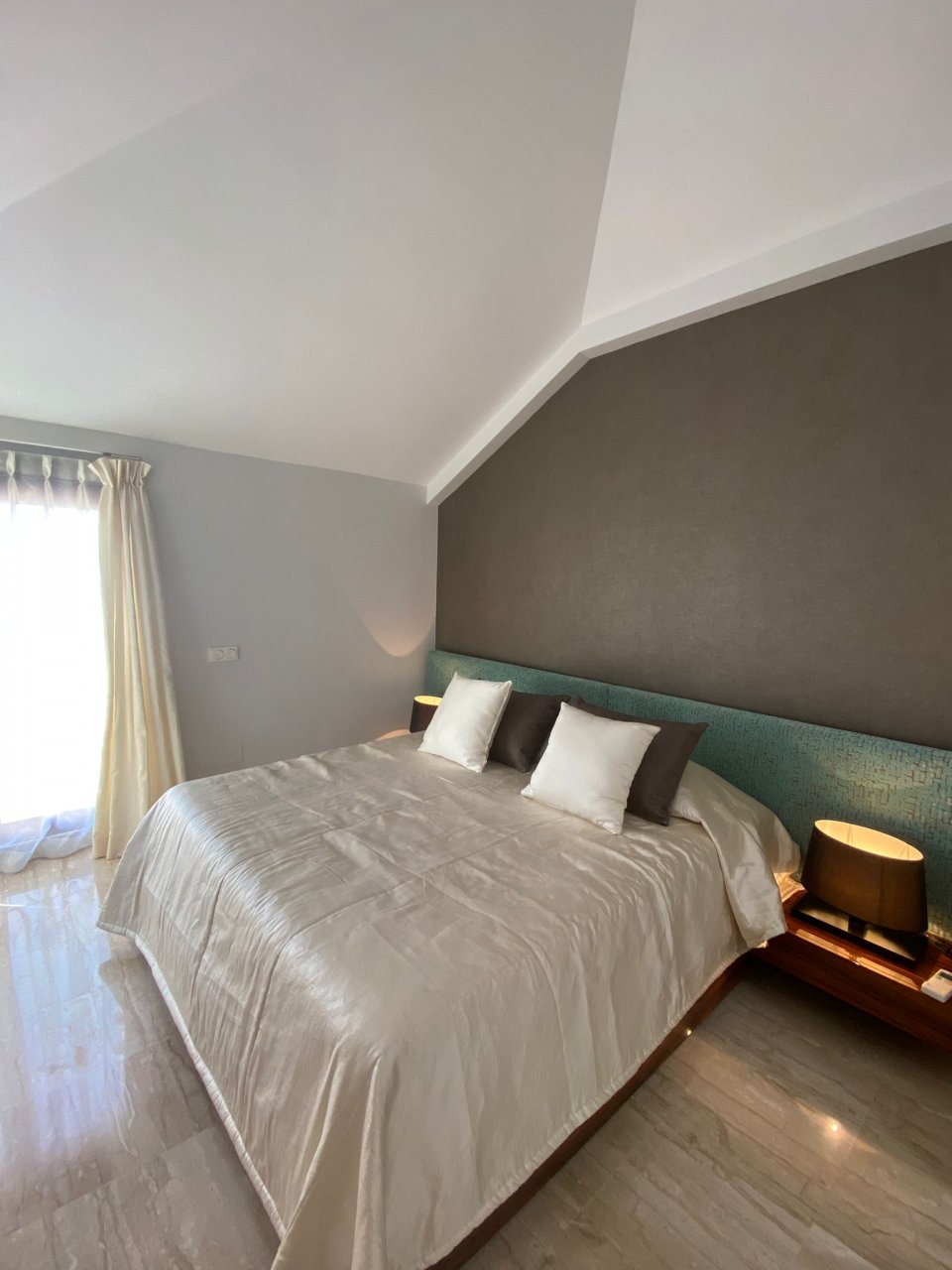 Firstline Beach Apartment with sea views