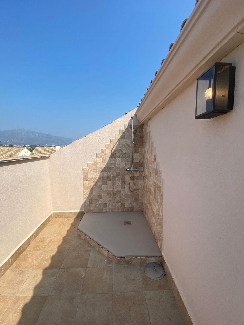 Firstline Beach Apartment with sea views